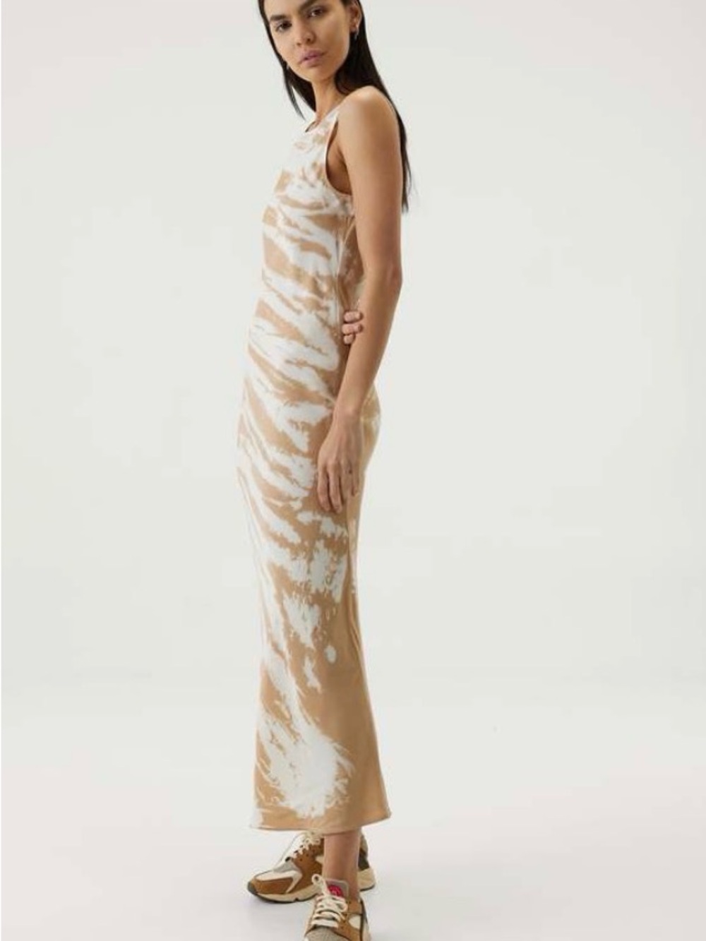 Third Form Sleeveless Tie-Dye Maxi Dress in Beige and White | US 2